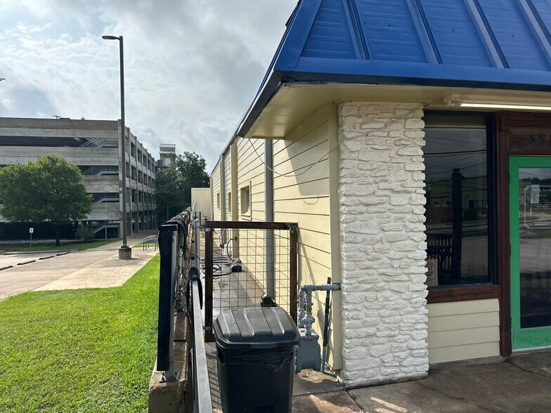 More Photos Of 5517 Menchaca Rd, Austin Restaurant For Sale