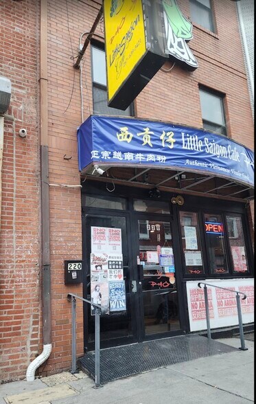 Primary Photo Of 220 N 10th St, Philadelphia Storefront Retail Residential For Lease