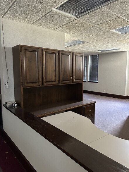 More Photos Of 219 E Washington Ave, Oshkosh Office For Sale