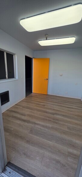 More Photos Of 617 Mountain View Ave, Belmont Manufacturing For Lease