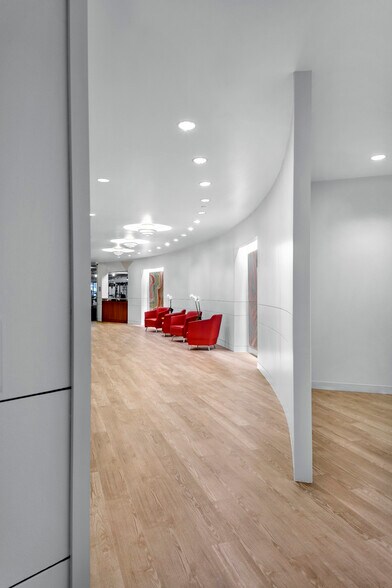 More Photos Of 1000 Louisiana St, Houston Office For Lease