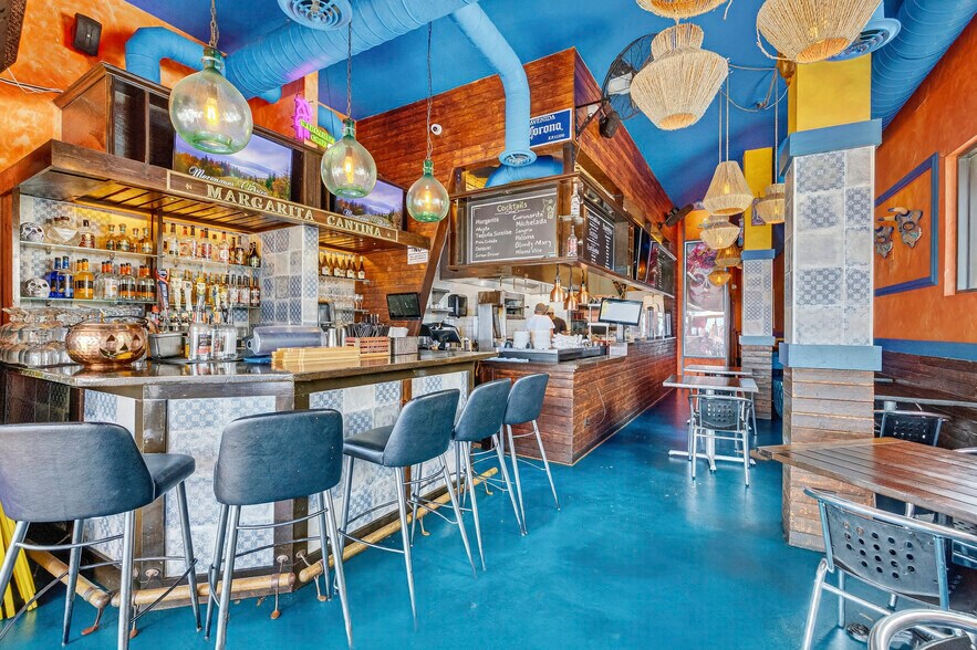 More Photos Of 917 N Fort Lauderdale Beach Blvd, Fort Lauderdale Storefront For Sale