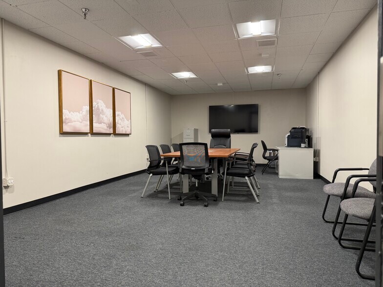 More Photos Of 5100 Main St, Downers Grove Medical For Lease
