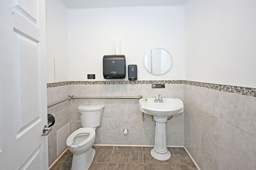 More Photos Of S 2162 S WW White Rd, San Antonio Restaurant For Sale