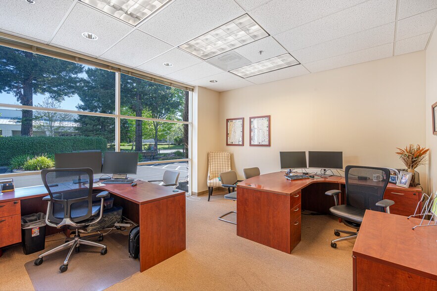More Photos Of 737 Southpoint Blvd, Petaluma Research And Development For Sale