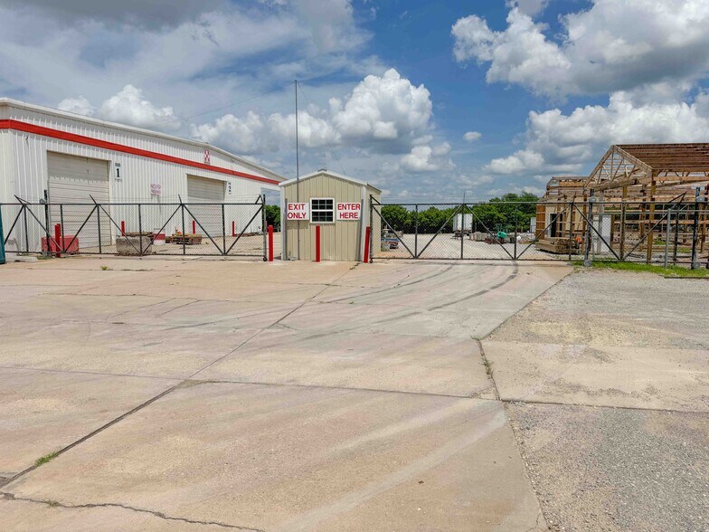 More Photos Of 7200 S Sooner Rd, Oklahoma City Warehouse For Lease