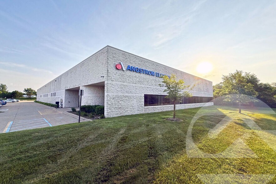 More Photos Of 70 E Silverdome Industrial Par Ct, Pontiac Warehouse For Sale