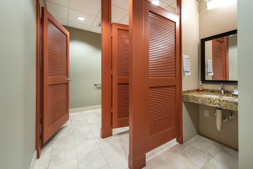 More Photos Of 1380 N University Dr, Plantation Medical For Sale