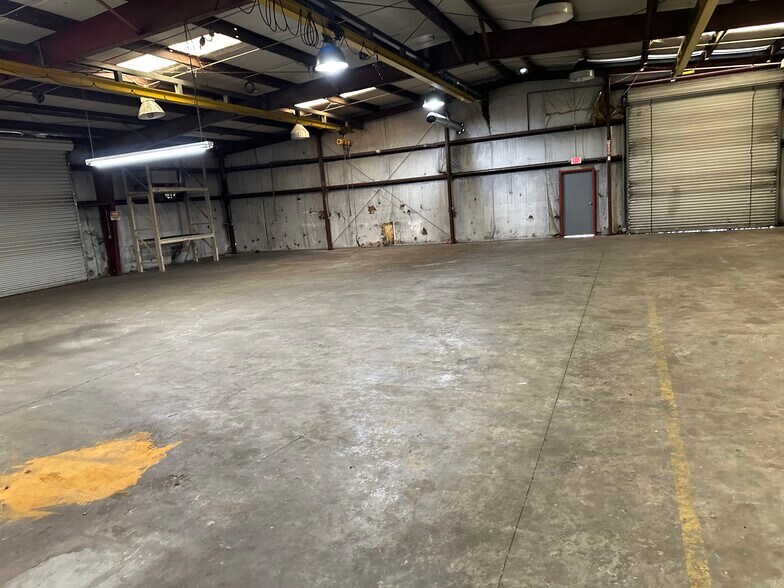 More Photos Of 13595 SE 31st Ave, Summerfield Unknown For Lease