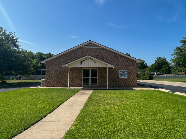 Primary Photo Of 1812 Carpenter St, Bridgeport Religious Facility For Sale