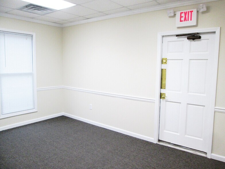 More Photos Of 3867 Holcomb Bridge Rd, Peachtree Corners Office For Lease