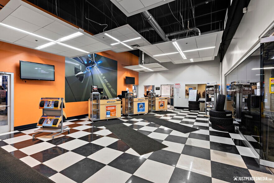 More Photos Of 1950 Gambell St, Anchorage Warehouse For Lease