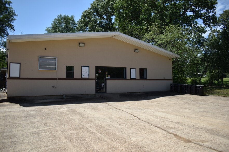 More Photos Of 116 S Arkansas Ave, Bloomburg Convenience Store For Sale