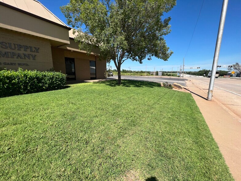 More Photos Of 103 E Gary Blvd, Clinton Medical For Sale