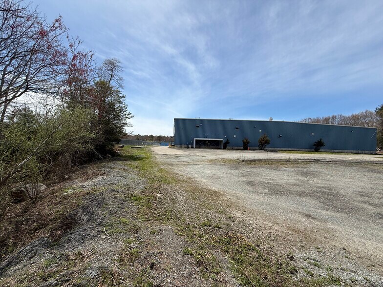 More Photos Of 111 Braley Rd, East Freetown Warehouse For Lease