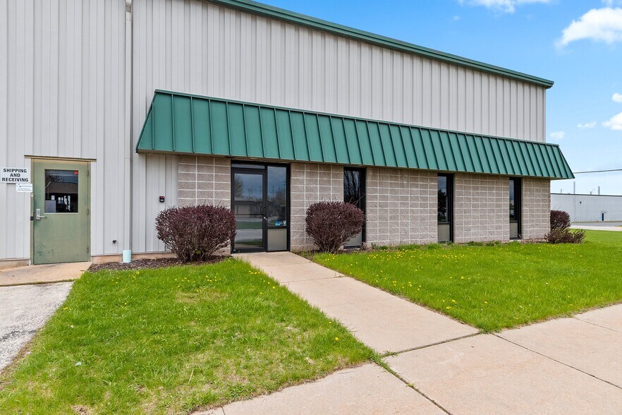 More Photos Of 3300 Commodity Ln, Green Bay Manufacturing For Lease