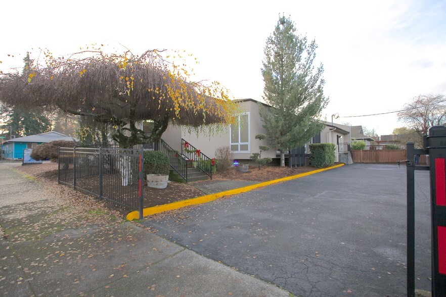 More Photos Of 106 E 2nd St, Molalla Medical For Sale
