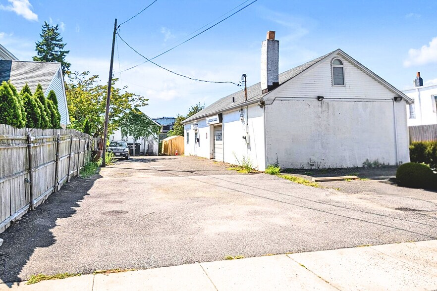 More Photos Of 2178-2192 Jericho Tpke, New Hyde Park Storefront Retail Residential For Sale