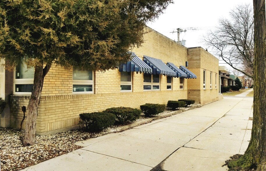 More Photos Of 2655 W Peterson Ave, Chicago Medical For Lease