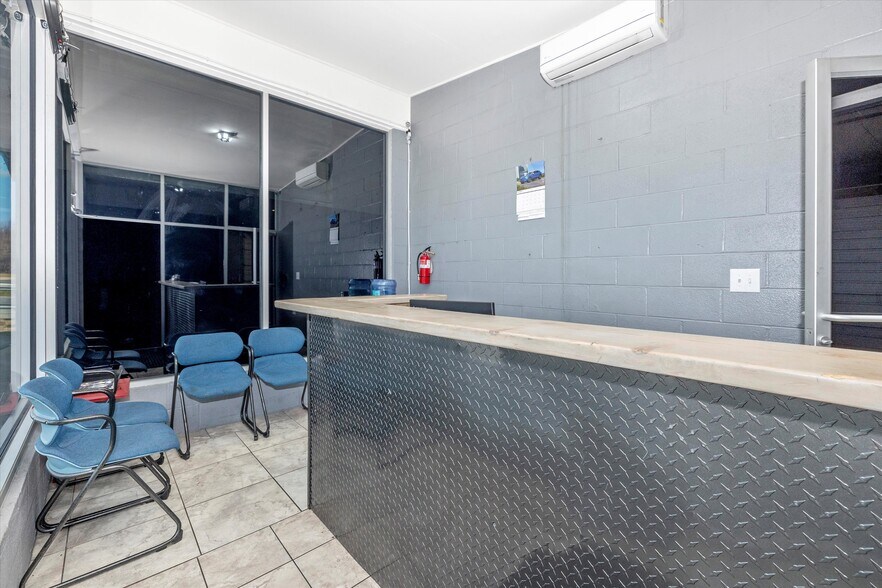 More Photos Of 9827 Hansonville Rd, Frederick Auto Repair For Sale