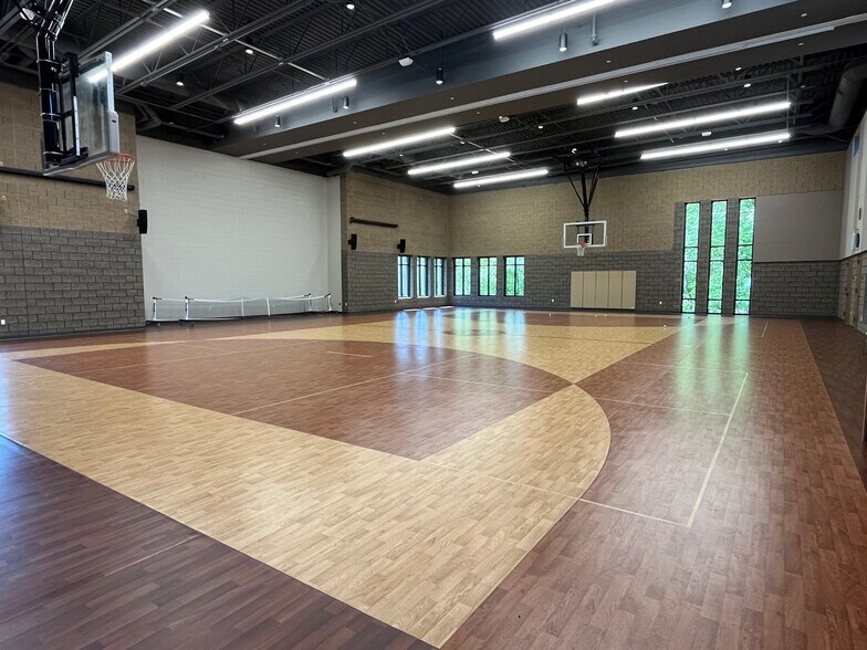 More Photos Of 6595 Cascade Rd SE, Grand Rapids Religious Facility For Lease