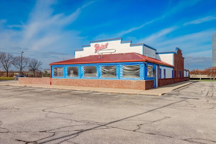 More Photos Of 10950 W Good Hope Rd, Milwaukee Restaurant For Sale