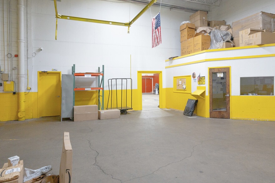 More Photos Of 202-206 Pegasus Ave, Northvale Warehouse For Lease