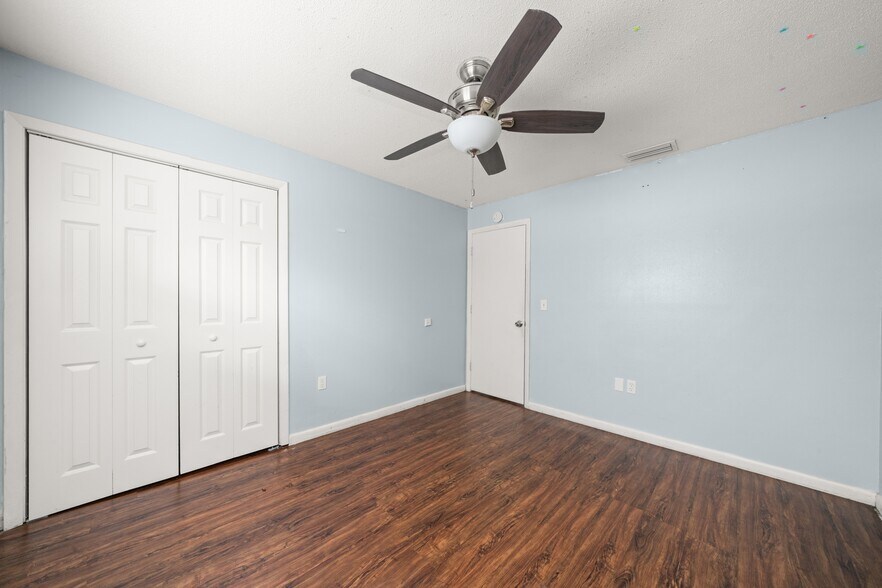 More Photos Of 1000 S Lake Anoka Blvd, Avon Park Multifamily For Sale