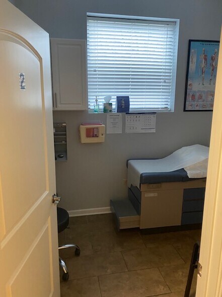 More Photos Of 7124 W 83rd St, Bridgeview Medical For Lease