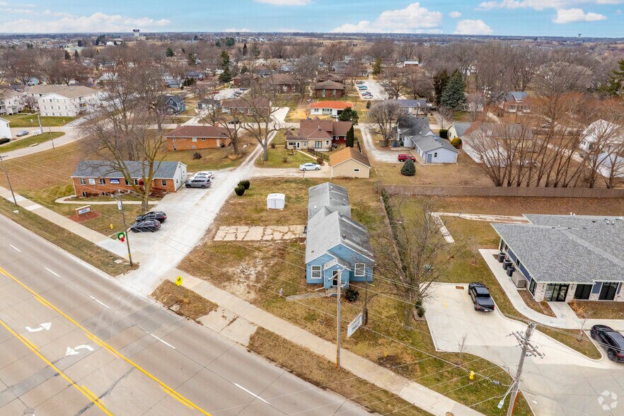 More Photos Of 1305 Sunset Dr, Norwalk Office For Sale