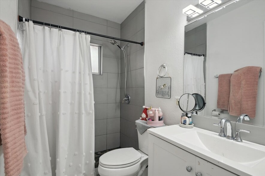 More Photos Of 1715 SW 21st St, Fort Lauderdale Multifamily For Sale