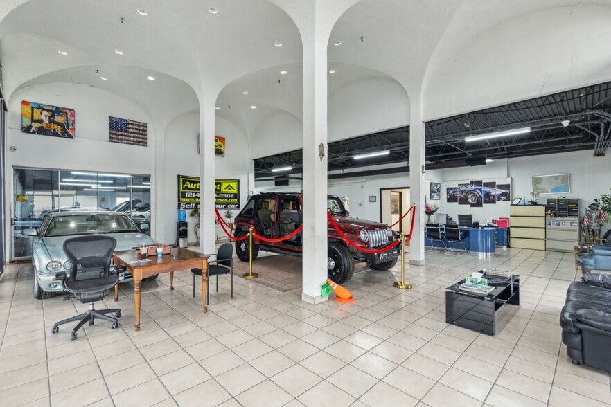 More Photos Of 1365 Regal Row, Dallas Distribution For Sale