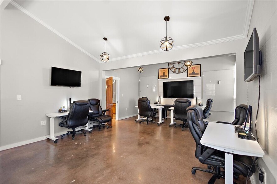 More Photos Of 908 Cherry St, Vicksburg Office For Sale