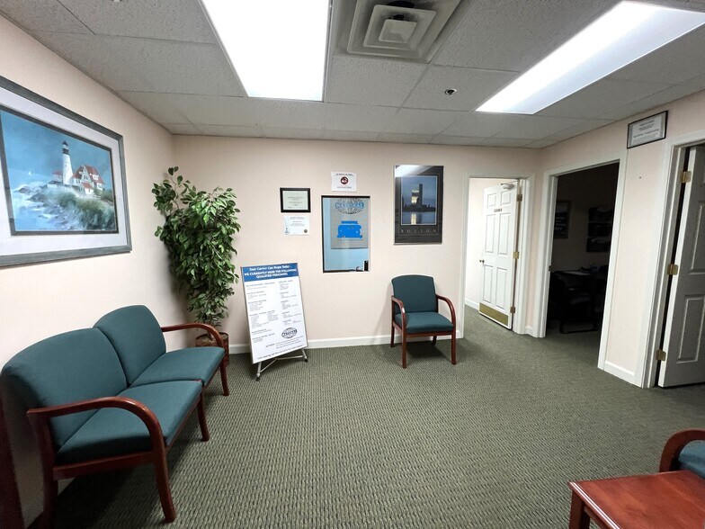 More Photos Of 10 Cedar St, Woburn Office For Sale