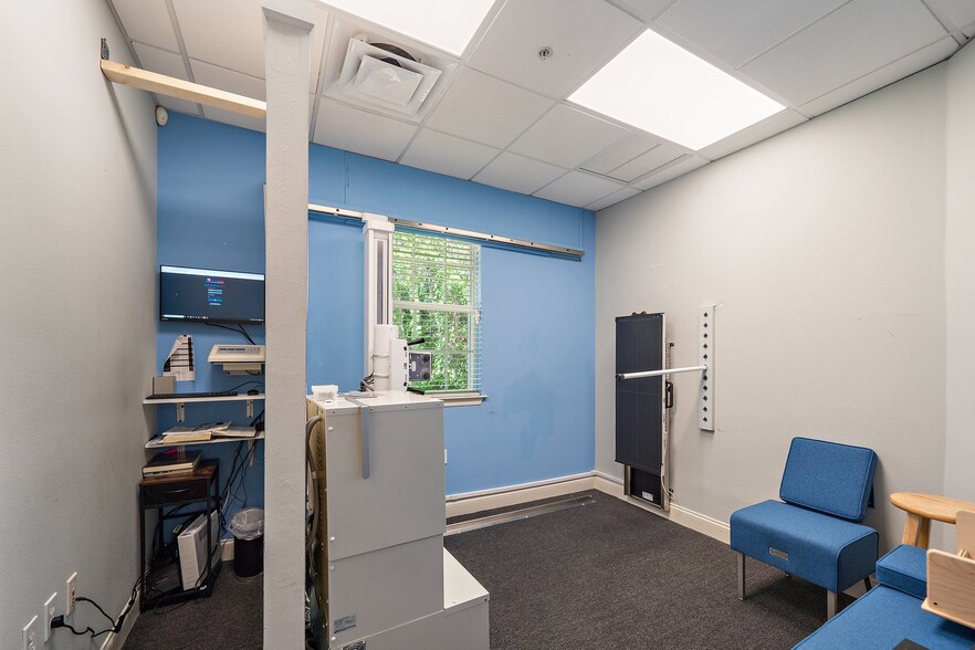 More Photos Of 5652-5654 Marquesas Cir, Sarasota Office For Lease