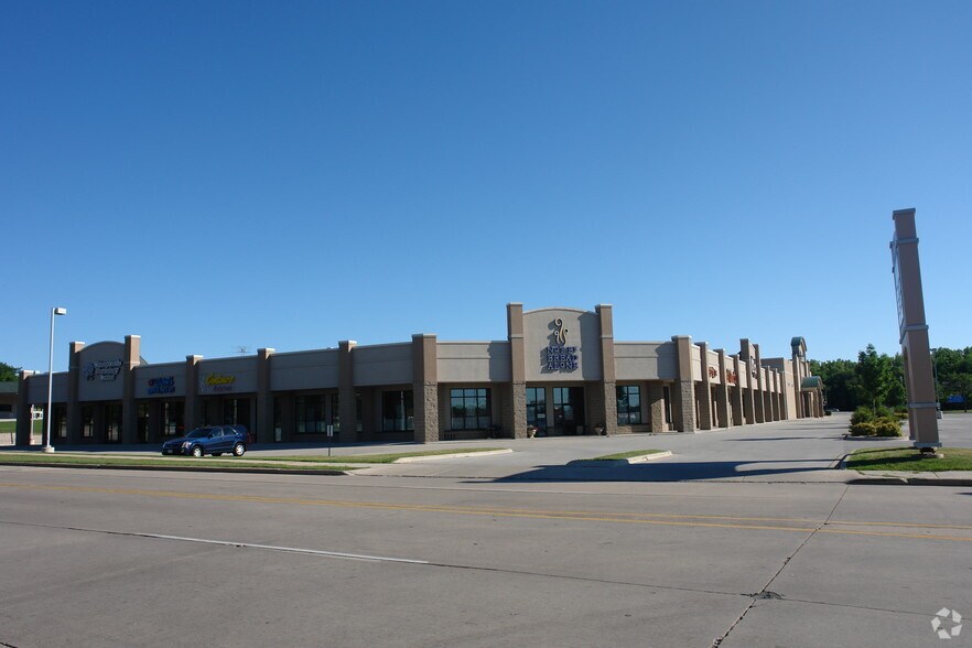 More Photos Of 940 Hansen Rd, Green Bay Storefront For Lease