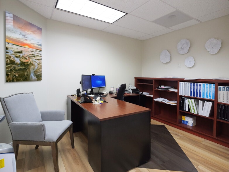 More Photos Of 25550 Hawthorne Blvd, Torrance Medical For Sale
