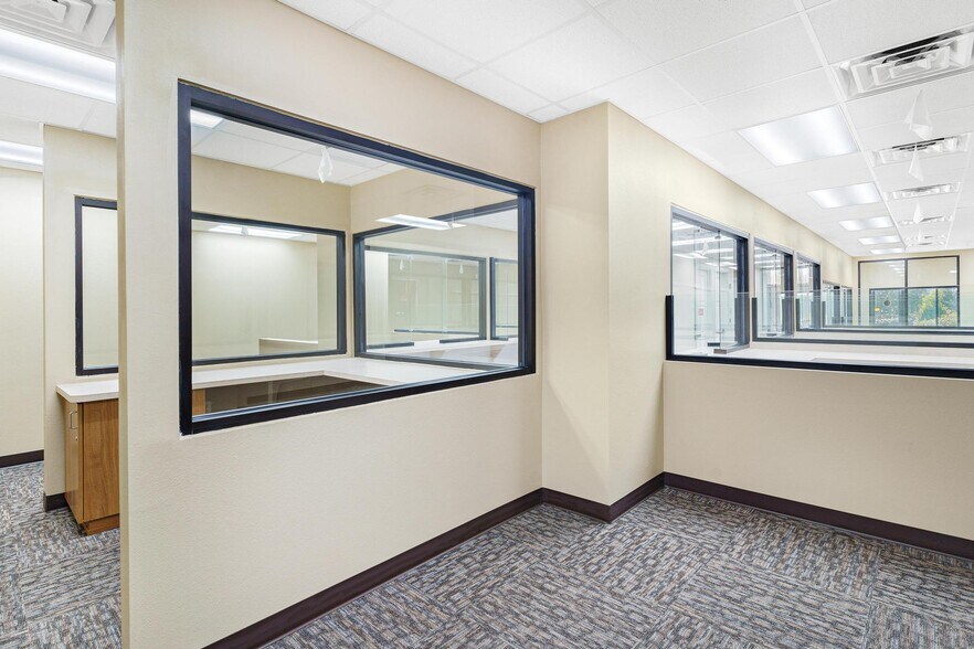 More Photos Of 1904 Thomas Ave, Leesburg Office For Sale