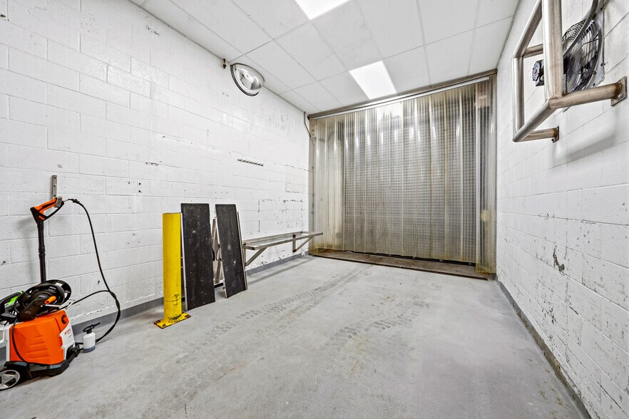 More Photos Of 710 Jefferson Ave, Ashland Light Manufacturing For Lease