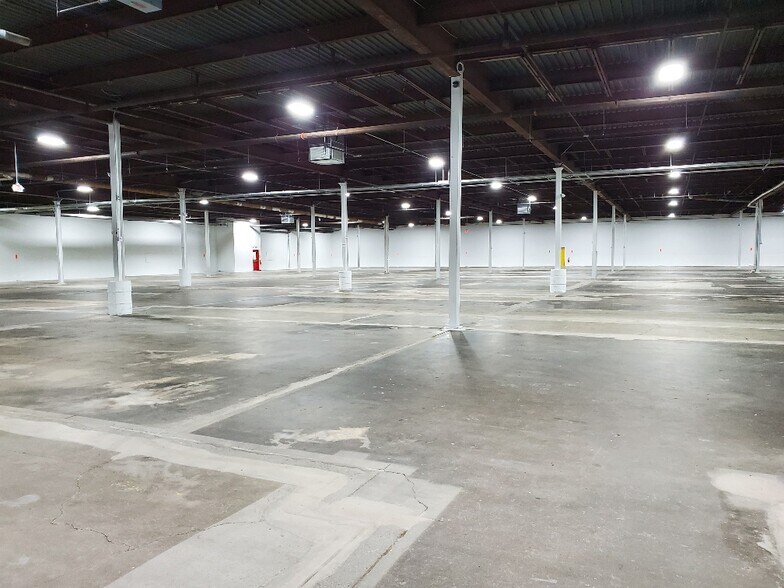 More Photos Of 100 Higginson Ave, Lincoln Distribution For Lease