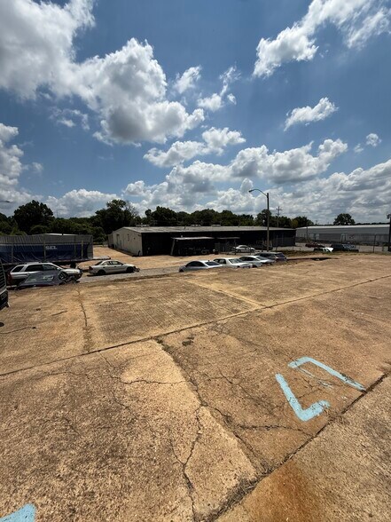 More Photos Of 160 W Mallory Ave, Memphis Industrial For Sale