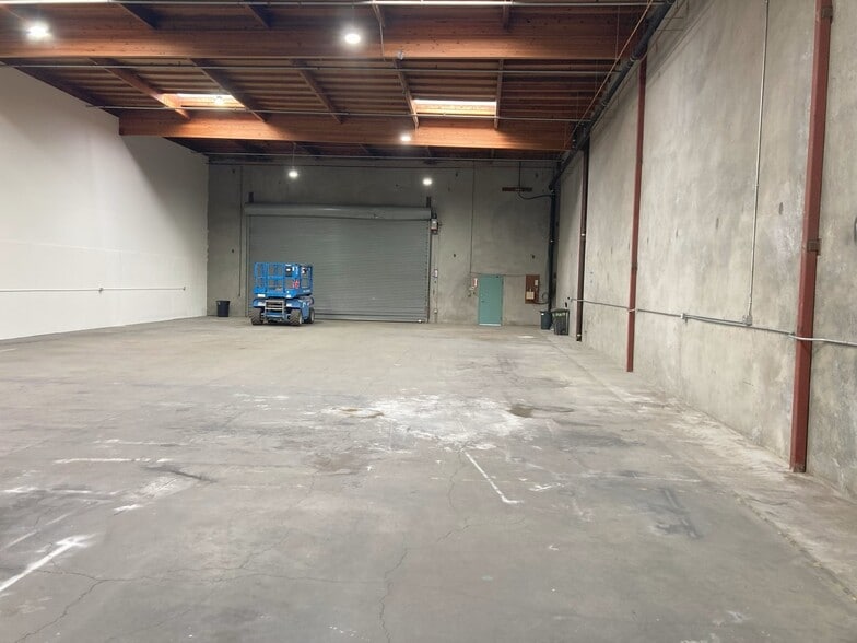 More Photos Of 1000 Quesada Ave, San Francisco Warehouse For Lease