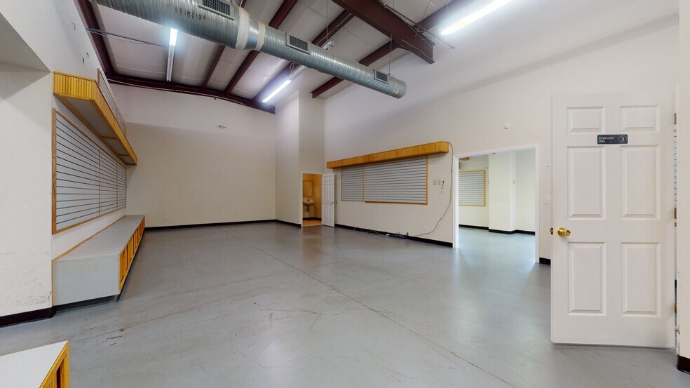 More Photos Of 3653-3673 Alamance Rd, Burlington Flex For Lease