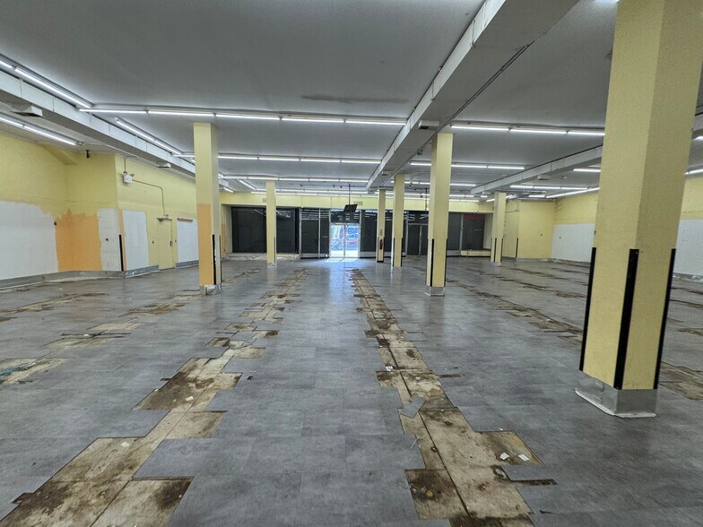 More Photos Of 124 Port Richmond Ave, Staten Island Storefront Retail Office For Lease