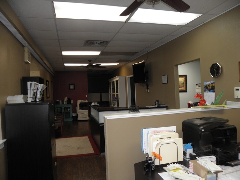 More Photos Of 1209 W Cherokee St, Wagoner Medical For Sale