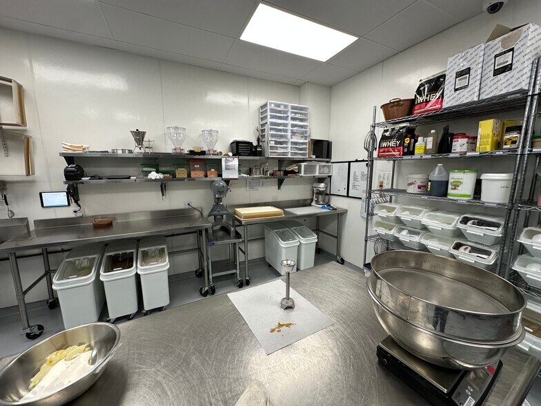 More Photos Of 590 N Main St, Leeds Manufacturing For Sale