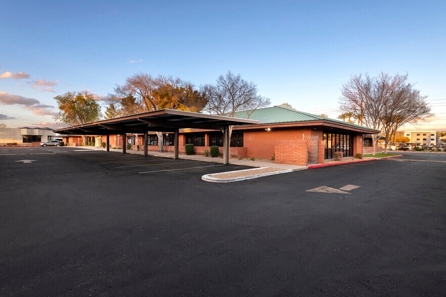 More Photos Of 15648 N 35th Ave, Phoenix Medical For Sale