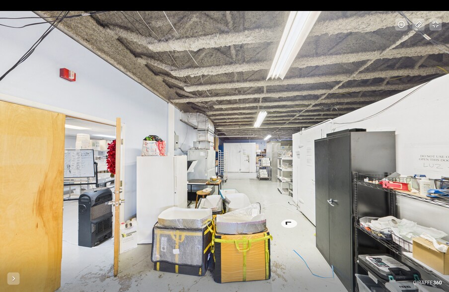 More Photos Of 27 Utter Ave, Hawthorne Manufacturing For Lease