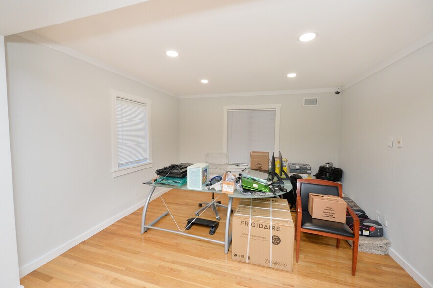 More Photos Of 24 Farview Ter, Paramus Office For Sale
