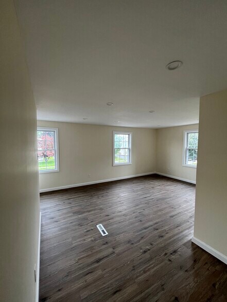 More Photos Of 266 Hebron Ave, Glastonbury Storefront Retail Office For Lease